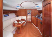 Bavaria yacht belülről Bavaria yacht belülről